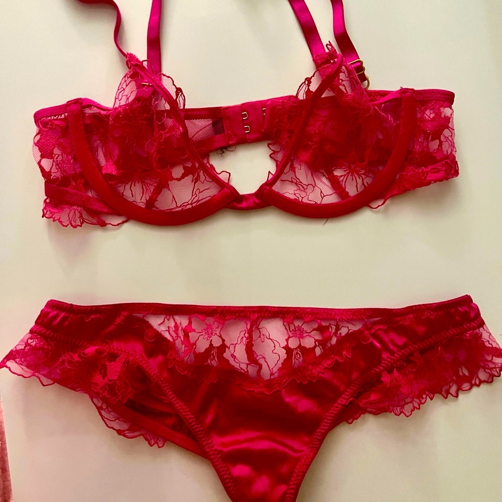 Victoria Secret Hot Pink Bra Set